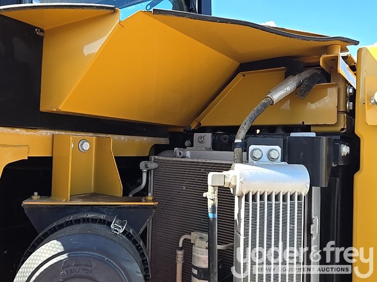 2019-caterpillar-315f-image-52
