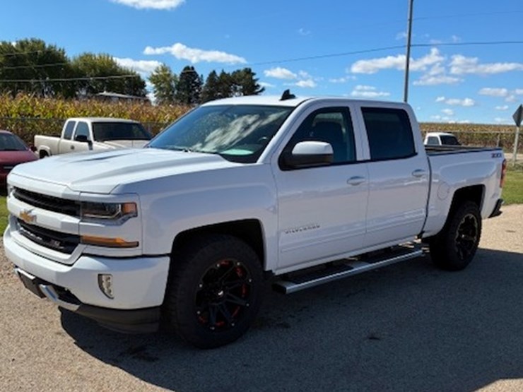 #502-•-2017-chevrolet-z71-truck-lt-(has-wi-title)-(clintonville,-wi)-image-1