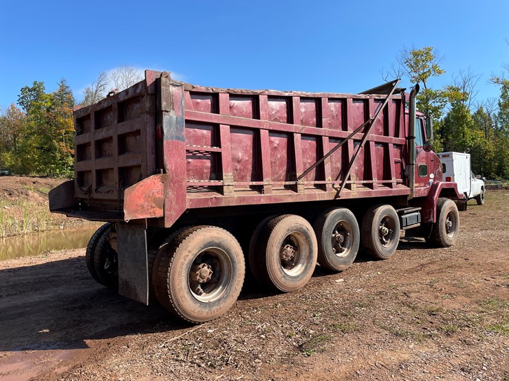 #412-•-1988-white-gmc/autocar-quad-axle-dump-truck-(title-in-delay)-(wakefield,-mi)-image-5