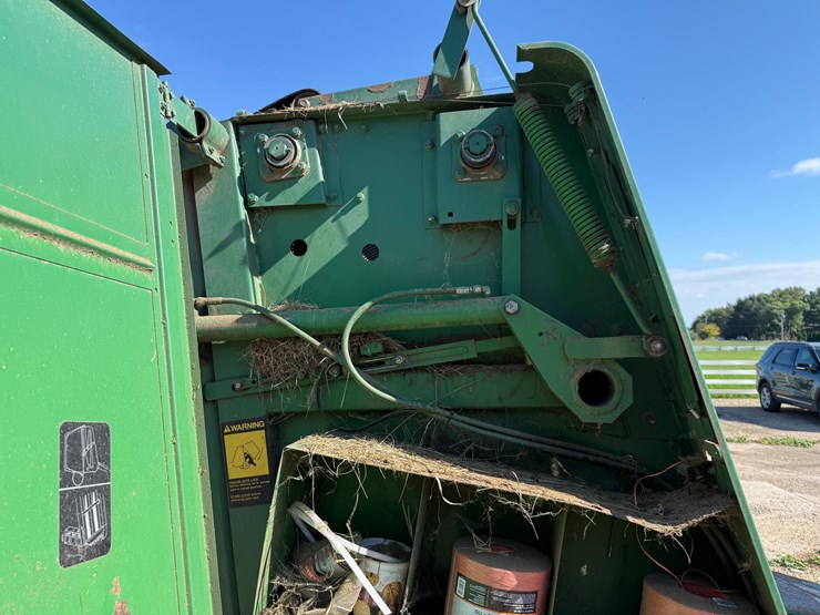 john-deere-330-image-12