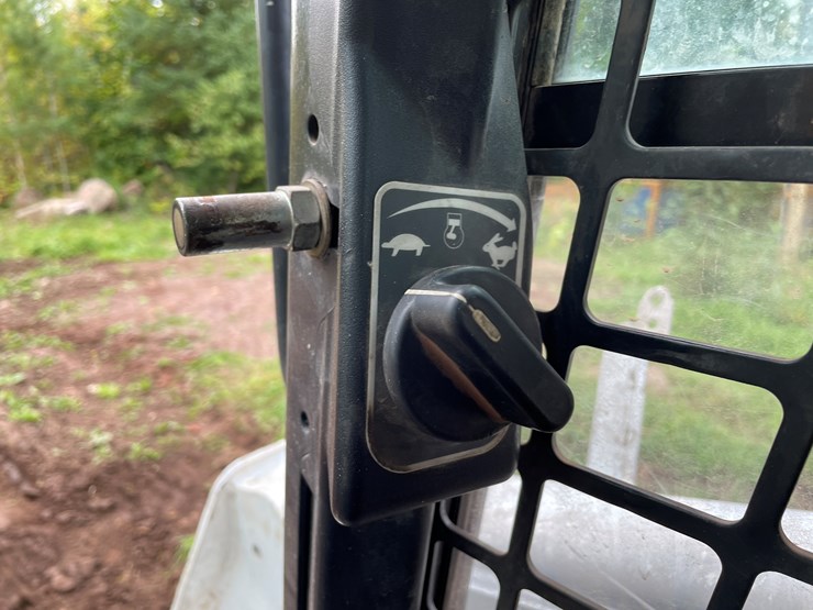 2017-bobcat-t870-image-37