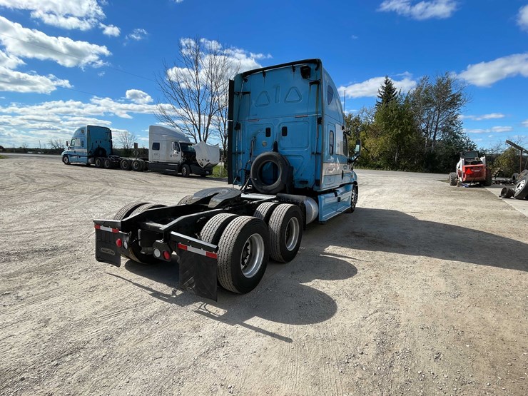 #404-•-2012-freightliner-semi-tractor-(has-wi-title)-(whitelaw,-wi)-image-5