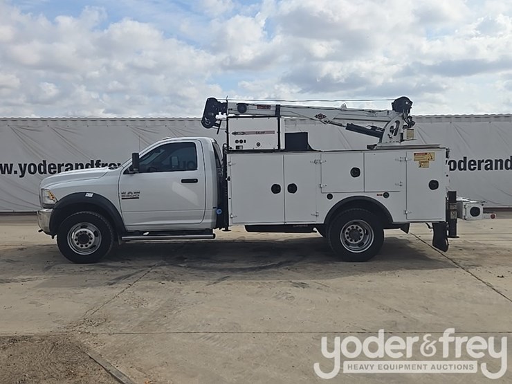 2015-dodge-ram-5500-image-2
