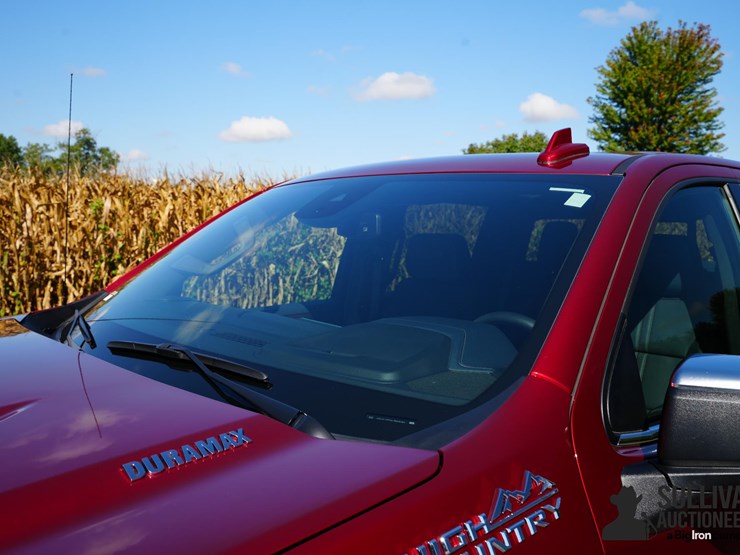 2022-chevrolet-silverado-1500-high-country-image-13