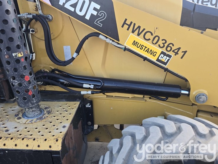 2018-caterpillar-420f2-image-54