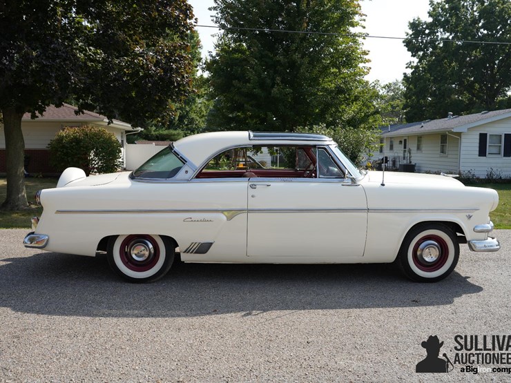 run-#69---1954-ford-crestline-skyliner-image-4