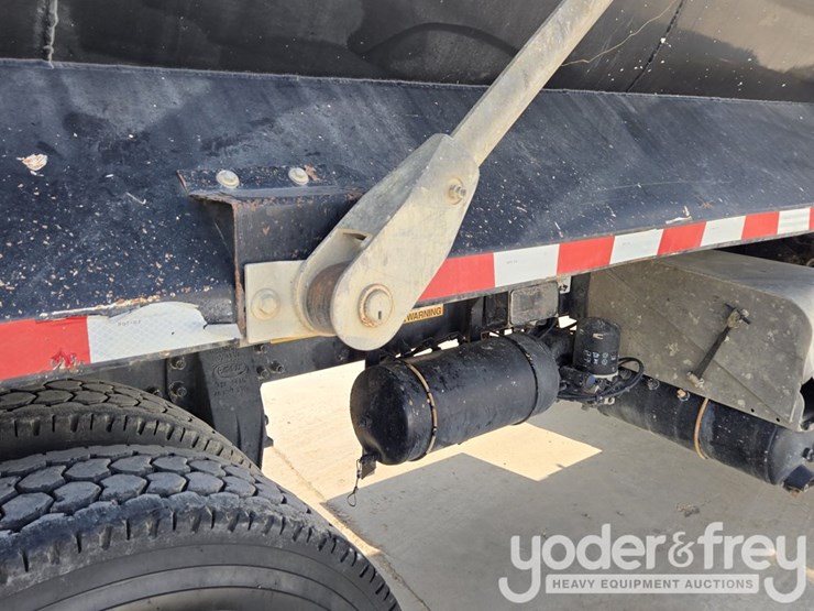 2018-peterbilt-348-image-69