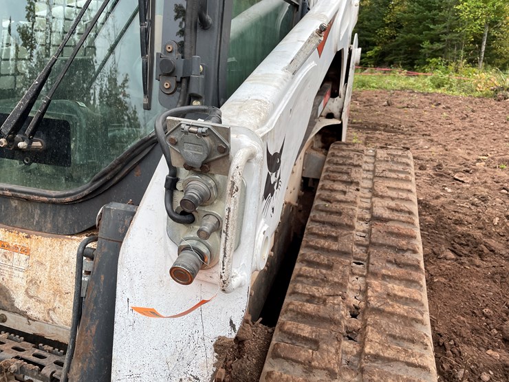2017-bobcat-t870-image-10