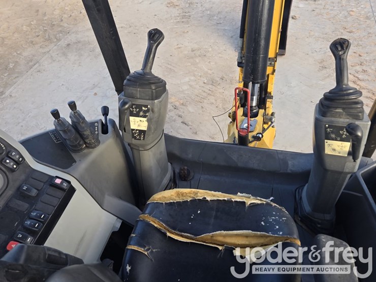 2018-caterpillar-420f2-image-69