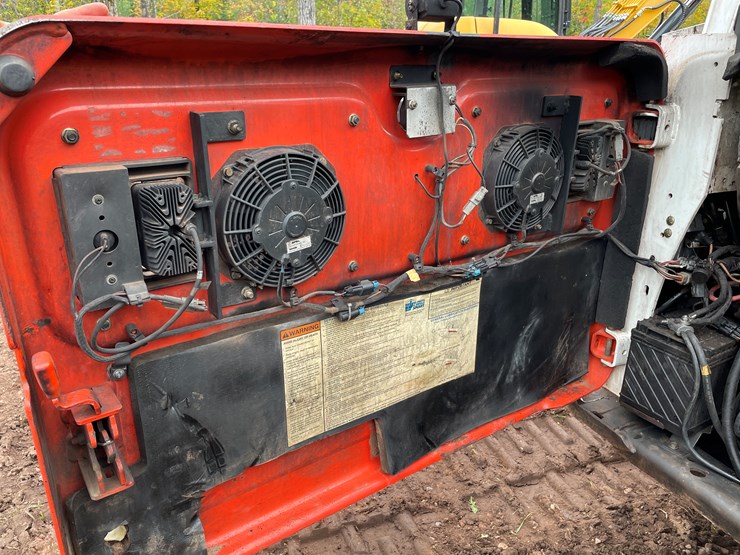 2017-bobcat-t870-image-21