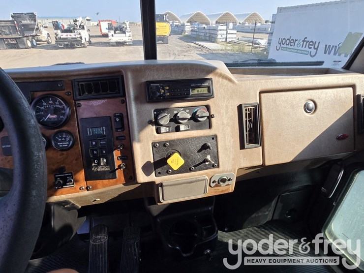 2008-peterbilt-335-image-165