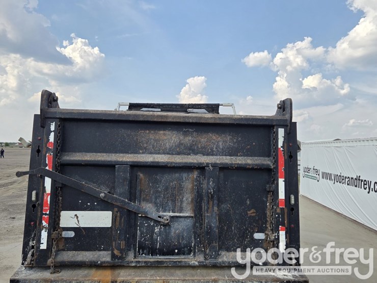 2018-peterbilt-348-image-40