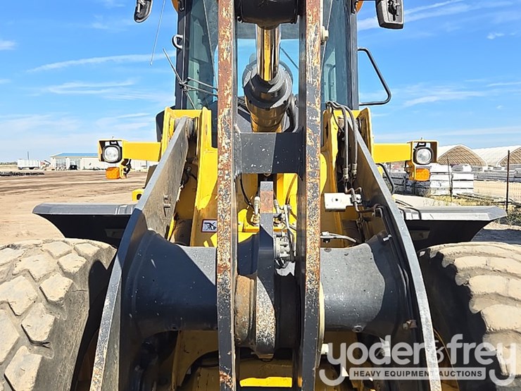 2019-deere-524l-image-17