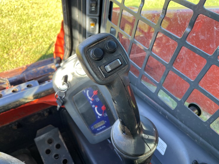 2023-kubota-ssv65-image-48