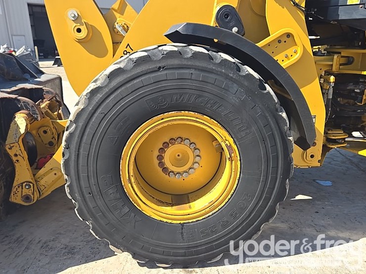 2020-caterpillar-930-image-13