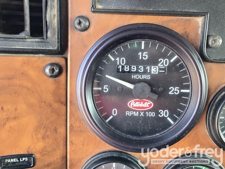 2008-peterbilt-335-image-173