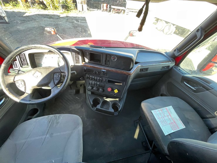 #400-•-2018-international-semi-tractor-(has-wi-title)-(denmark,-wi)-image-66