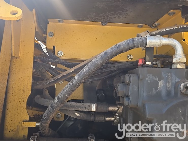 2022-komatsu-pc490-lc-11-image-38