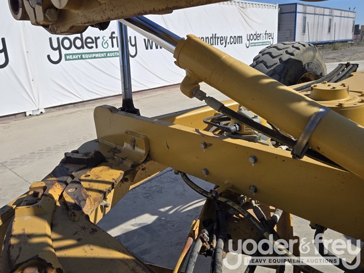 2016-caterpillar-12m3-image-29