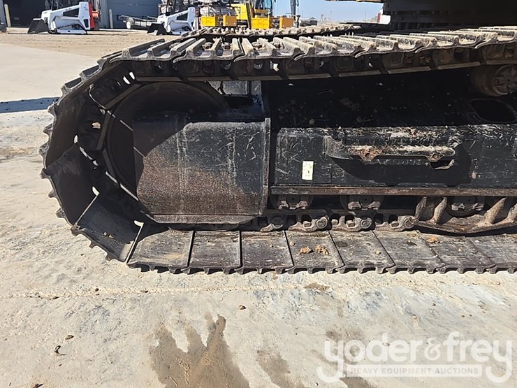 2018-caterpillar-320-image-23