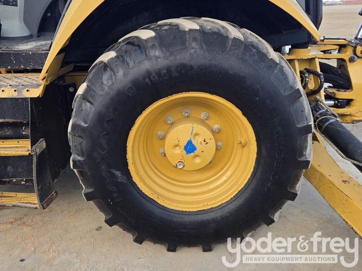 2018-caterpillar-420f2-image-23