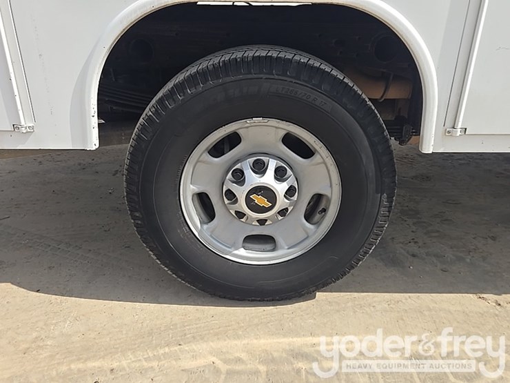 2016-chevrolet-silverado-image-12