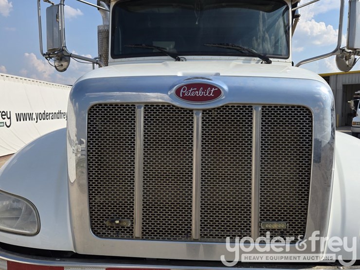 2018-peterbilt-348-image-35