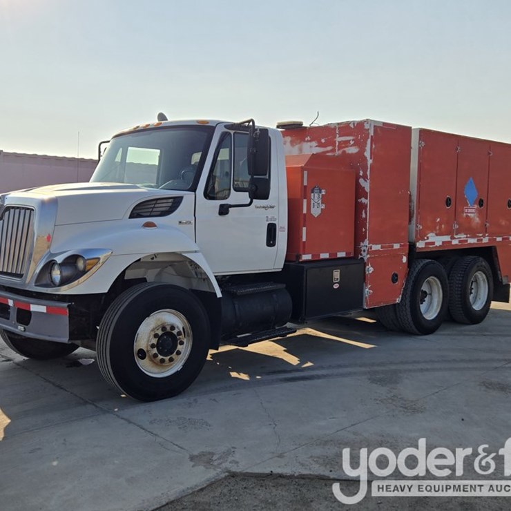 2008 PETERBILT 335