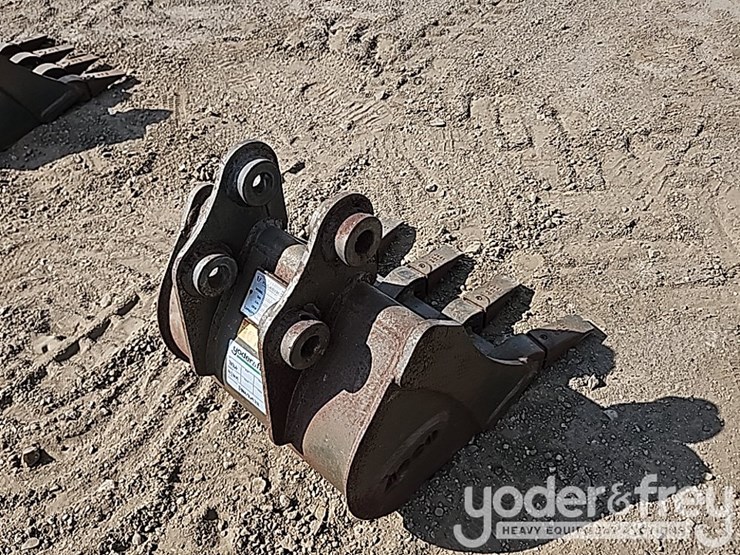 18"-hd-mini-excavator-bucket-image-5