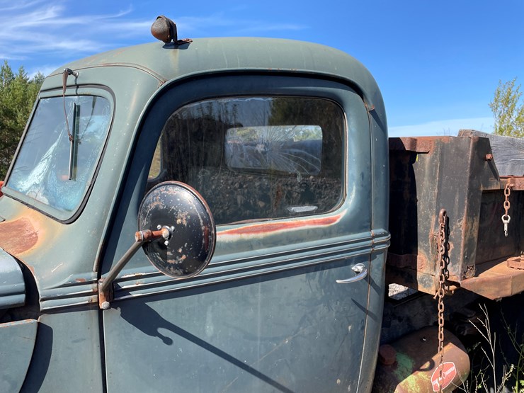 #426-•-vintage-ford-1-1/2-ton-single-axle-dump-truck-(no-title)-(houghton,-mi)-image-16