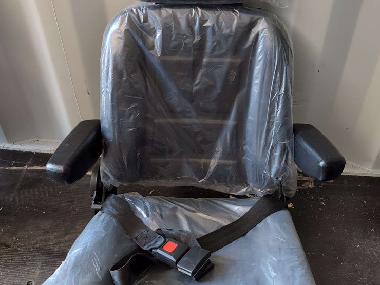 (1)-universal-mower/tractor-seat---with-mounting-brackets-image-2