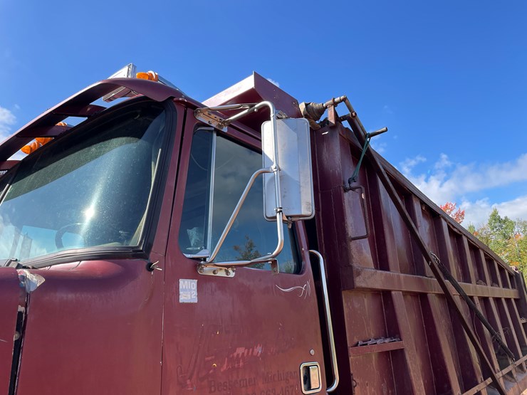 #412-•-1988-white-gmc/autocar-quad-axle-dump-truck-(title-in-delay)-(wakefield,-mi)-image-19