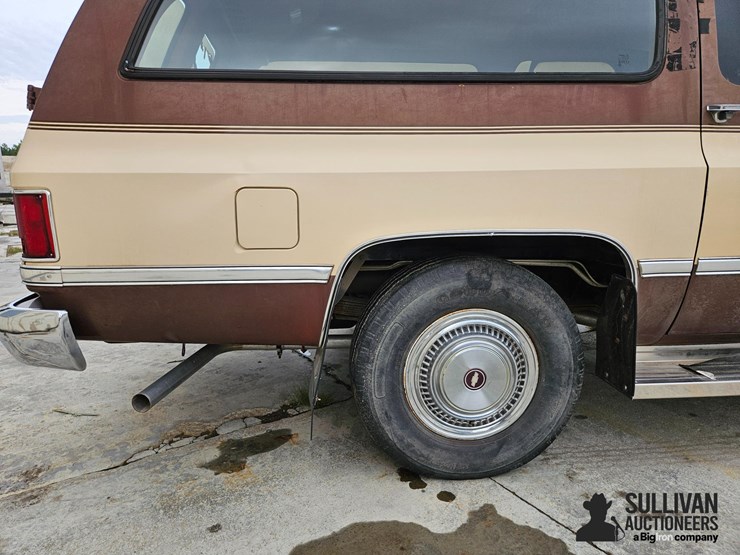 1988-chevrolet-suburban-image-14