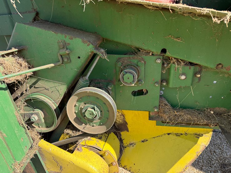 john-deere-330-image-16