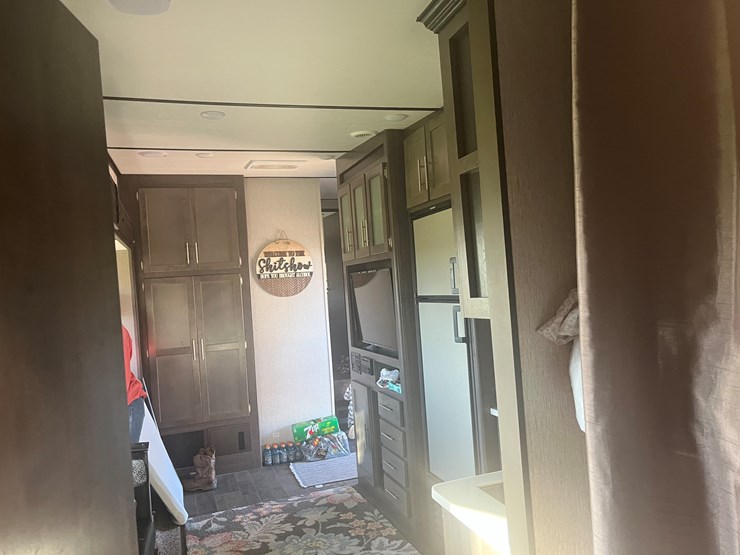 #700-•-2019-cruiser-fifth-wheel-trailer-(prairie-farm)-(wi-title-in-delay)-image-56