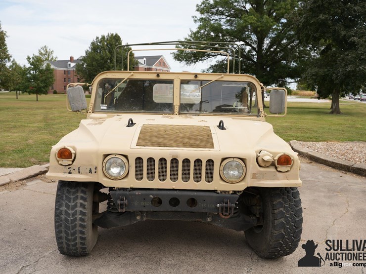 run-#17---2011-am-general-humvee-4x4-personnel-carrier-image-2