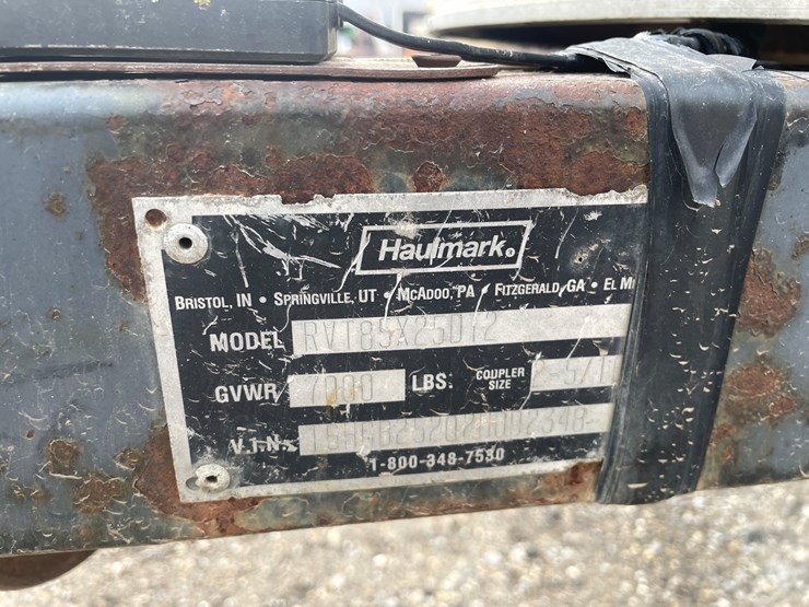 #612-•-haulmark-tandem-axle-enclosed-snowmobile-trailer-(no-title)-(fort-atkinson,-wi)-image-11