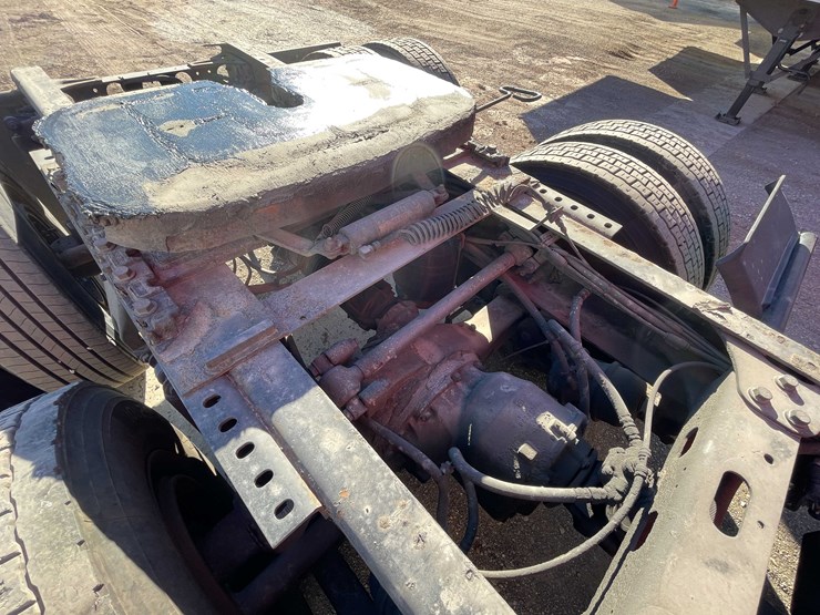 #400-•-2018-international-semi-tractor-(has-wi-title)-(denmark,-wi)-image-39