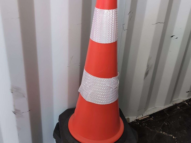 (10)-kj-traffic-cone-28"-image-1