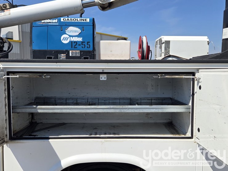 2017-ford-f550-image-27