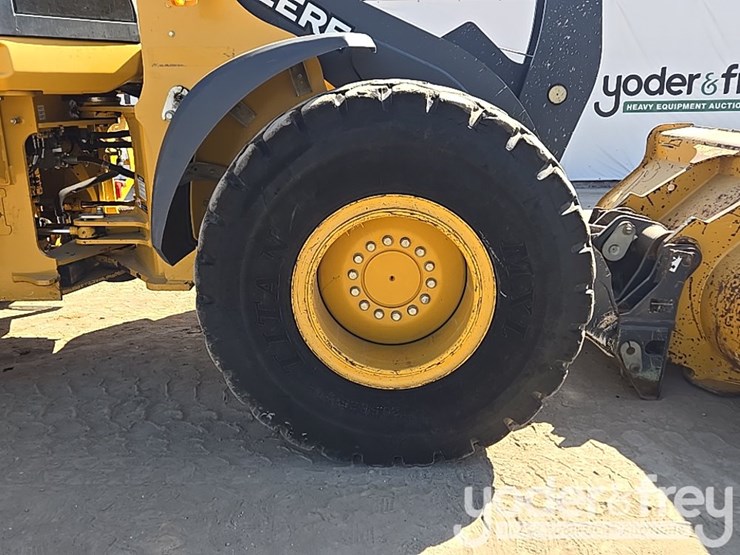 2019-deere-524l-image-15