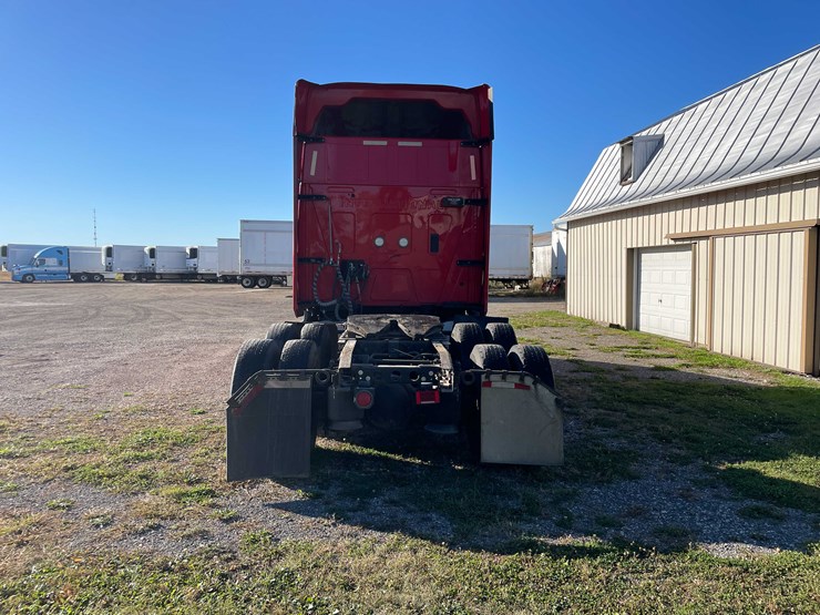 #402-•-2016-international-semi-tractor-(has-wi-title)-(denmark,-wi)-image-5