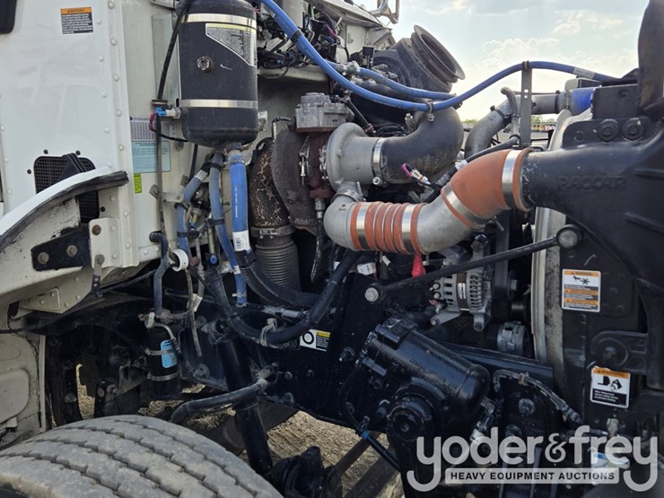 2018-peterbilt-348-image-115