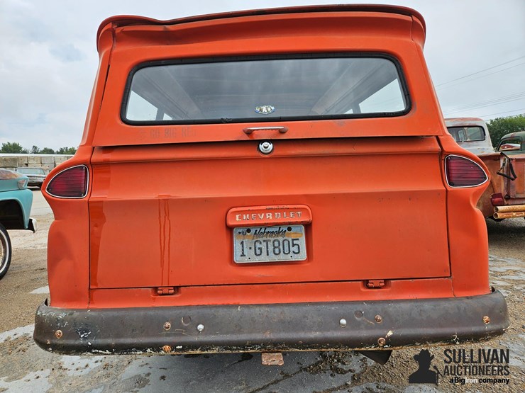 1963-chevrolet-suburban-image-13