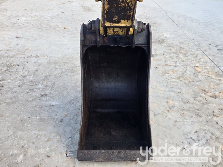 2018-caterpillar-420f2-image-20