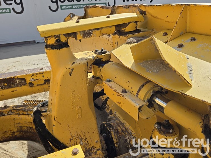 2018-komatsu-d61pxi-24-image-28