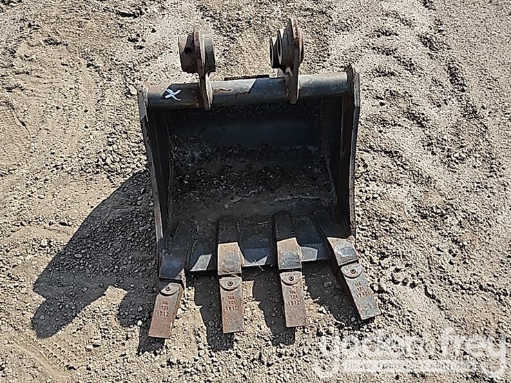 18"-hd-mini-excavator-bucket-image-8