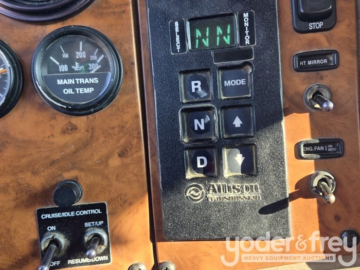2008-peterbilt-335-image-176