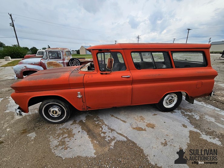 1963-chevrolet-suburban-image-8