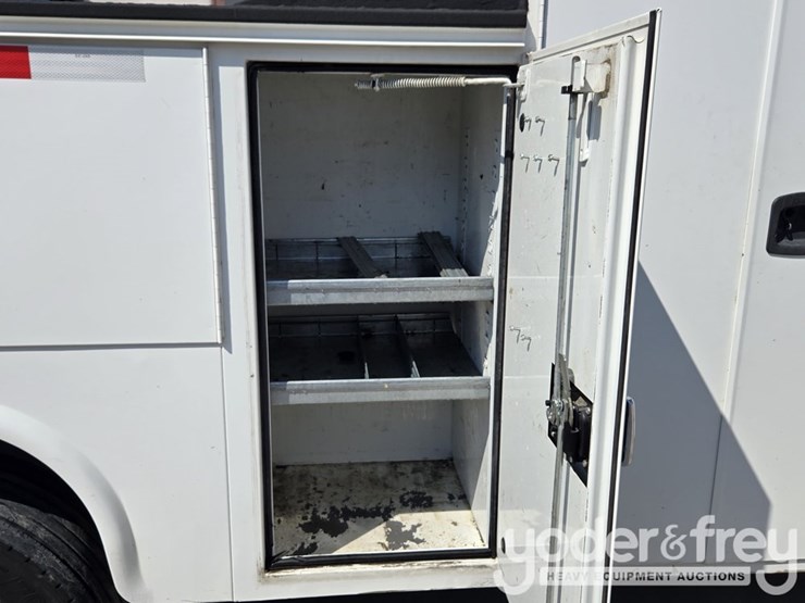 2017-ford-f550-image-29